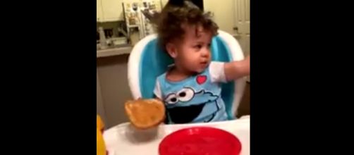 Toddler spies something by the window that her dad doesn't see. [Ryan Dalton/Twitter screencap]