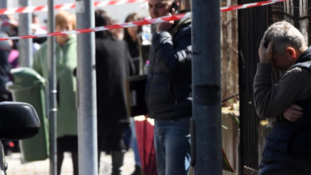 Il luogo del delitto con il padre della vittima uccisa a Terzigno (NA)