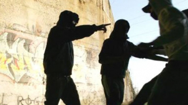 Napoli, le baby gang colpiscono ancora: 16enne preso a pugni in ... - pinterest.com