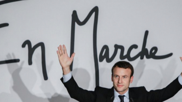 Il nuovo simbolo del partito di Renzi dovrebbe richiamare quello di En Marche!