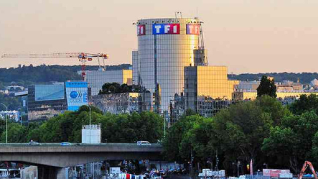 Le Groupe TF1 veut d&eacute;sormais faire payer ses op&eacute;rateurs pour diffuser ses cha&icirc;nes gratuites. Canal+ contre-attaque !