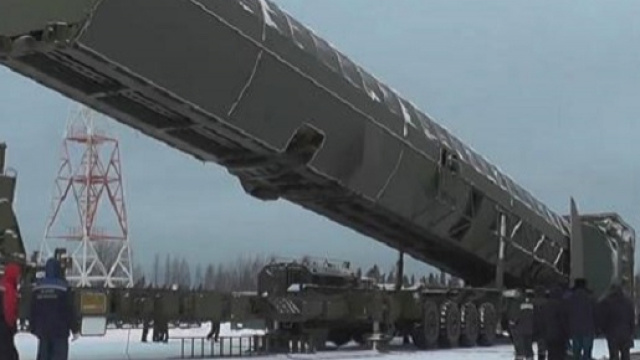 Putin presenta un nuovo missile nucleare non intercettabile