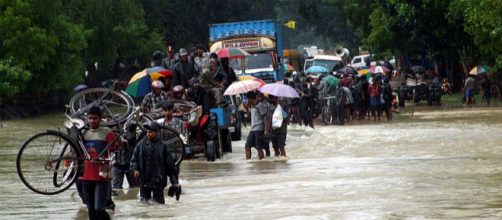 People fleeing from floods in Sri Lanka (Image credit - John Cumper, Wikimedia Commons)