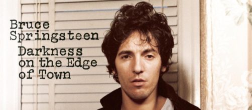 Portada del &aacute;lbum, Darkness on the Edge of Town