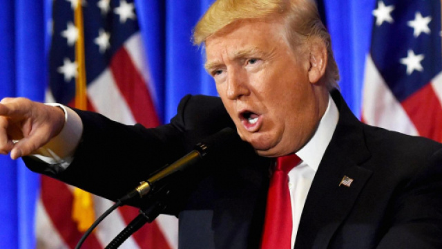 Donald Trump ignora le domande di un giornalista della CNN accusandolo di essere "fake news" (Fonte: CNBC.com)