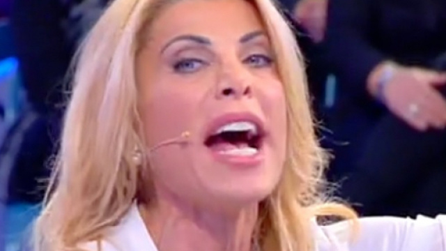 Gossip Uomini e Donne, Anna Tedesco irritata.