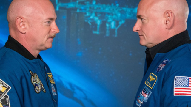 In alto, i due astronauti che hanno vissuto nello spazio