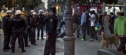 Polic&iacute;as municipales de Madrid en el barrio de Lavapi&eacute;s donde han vuelto a surgir enfrentamientos con los inmigrantes. (Wikimedia Commons)