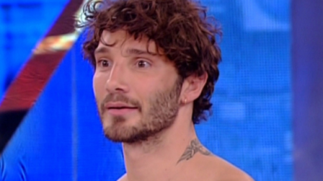 Gossip: Stefano De Martino &egrave; davvero single? Mara Venier lo smentisce.