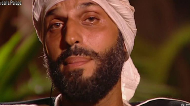 Jonathan strappalacrime falso? Isola dei Famosi