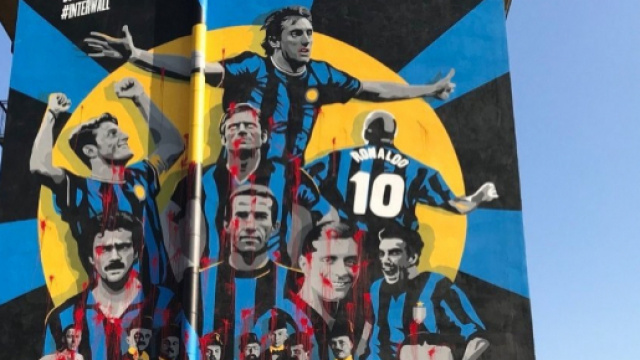 Milano, vandali rovinano il murale dell'Inter
