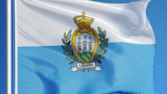 San Marino la bandiera della Repubblica del Titano