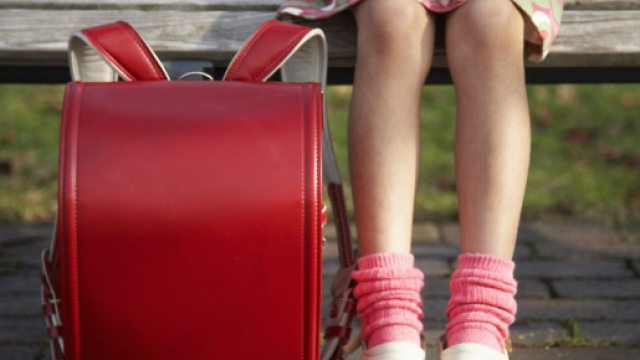 undicenne rimasto solo in casa. per 20 minuti. A processo i genitori