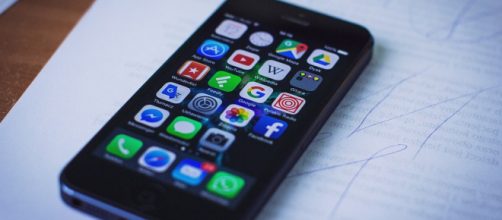 Image of a smartphone via Pixabay