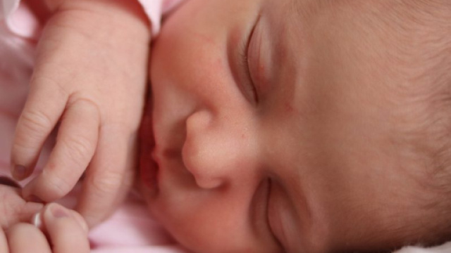 Vendono figlio appena nato ad extracomunitario