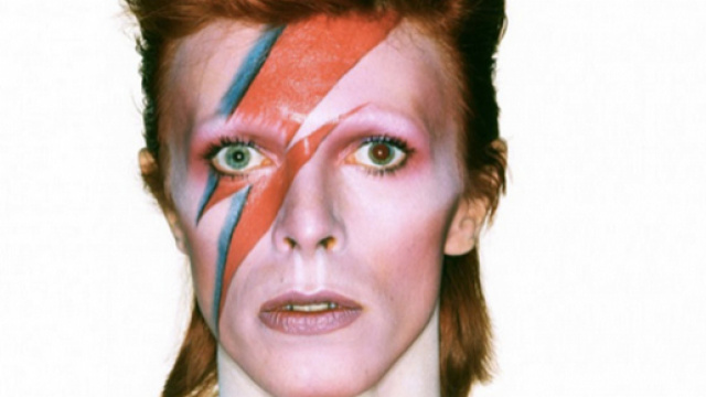 Formia, i mille volti del Duca Bianco al Bertolt Brecht (Foto - latinacorriere.it)