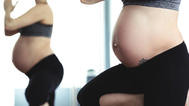 Praticare yoga in dolce attesa &egrave; salutare per la mamma e per il beb&egrave;