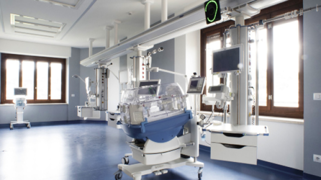 Respinta alla frontiera una migrante incinta &egrave; morta. Salvo il bimbo, ricoverato in terapia intensiva neonatale all'ospedale Sant'Anna di Torino.