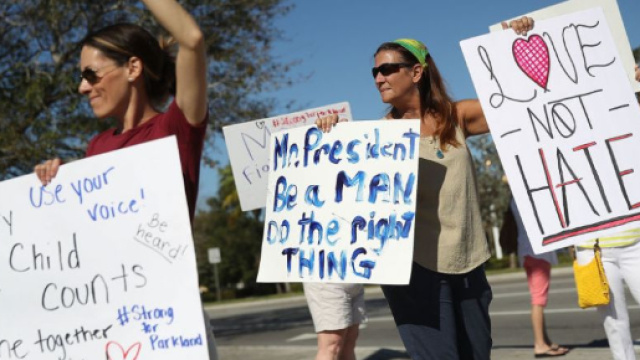 Strage di San Valentino: i liceali di Parkland in marcia contro le armi