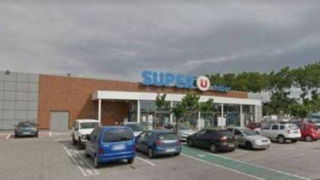 Terrorismo in Francia: ostaggi in supermercato, forse 2 morti