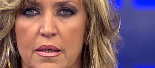 Lydia Lozano besa a Chelo Garc&iacute;a Cort&eacute;s