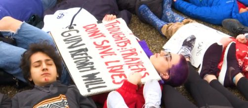 Sobrevivientes de tiroteo escolar van al capitolio de Florida para ... - democracynow.org