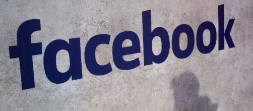 Caen acciones de Facebook por esc&aacute;ndalo de robo de datos