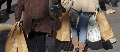 Estos 5 art&iacute;culos son com&uacute;nmente comprados por personas debido a la presi&oacute;n de sus compa&ntilde;eros