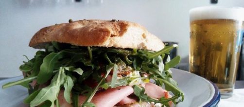 Un s&aacute;ndwich de pollo y otros art&iacute;culos raros arrojados al espacio