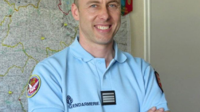 Un hommage national sera rendu &agrave; Arnaud Beltrame ce merdredi aux Invalides en pr&eacute;sence de ses proches.