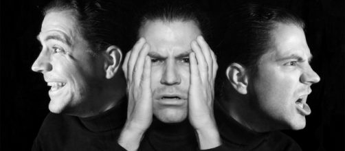 Las posturas que asumimos cuando nos sentamos en una silla o una silla, pueden ser muy indicativas de nuestro car&aacute;cter y estado de &aacute;nimo