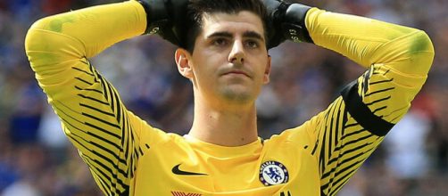 Thibaut Courtois le devuelve el golpe a Louis van Gaal tras sus declaraciones