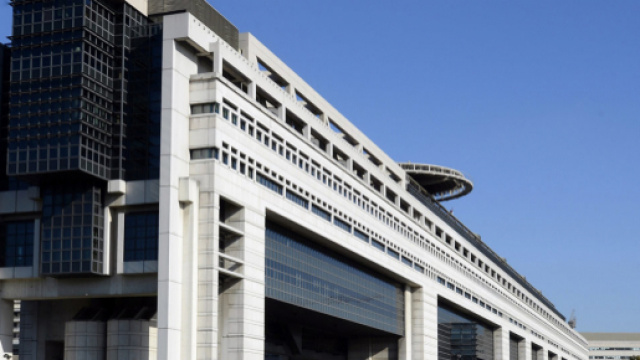 le d&eacute;ficit public ramen&eacute; &agrave; 3,5% du PIB en 2015 au lieu des 3, - europe1.fr