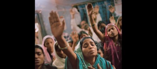 Christians in Pakistan are killed for their beliefs. [image source: misioneros herrera/YouTube screenshot]