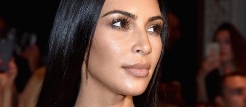 Kardashian se olvida del maquillaje y se presenta as&iacute; en el ... - lavanguardia.com