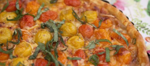 pastel deharina de trigo con tomate casero