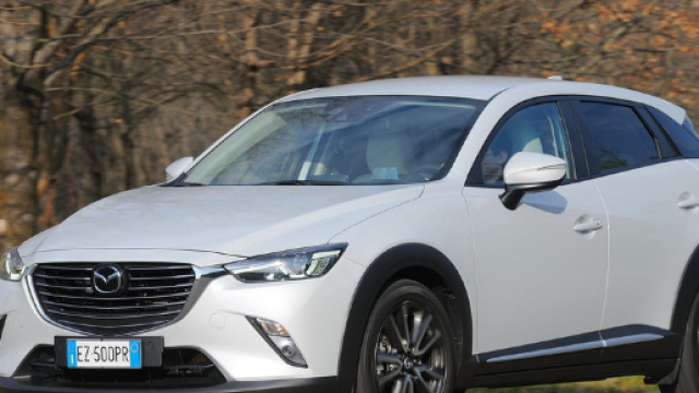 Attesa per scoprire il nuovo modello Mazda CX-3