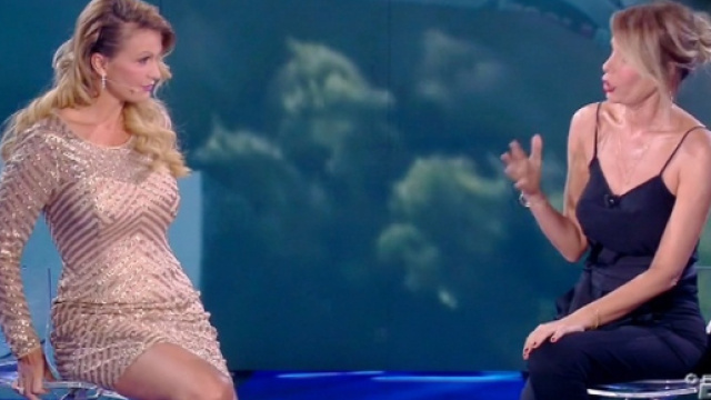 Eva Henger ed Alessia Marcuzzi all'Isola dei Famosi