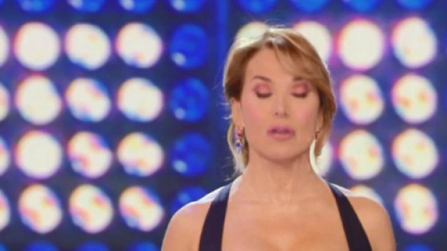 Fabrizio Frizzi morto, Barbara D'Urso non si ferma, &egrave; bufera sul web - blastingnews.com