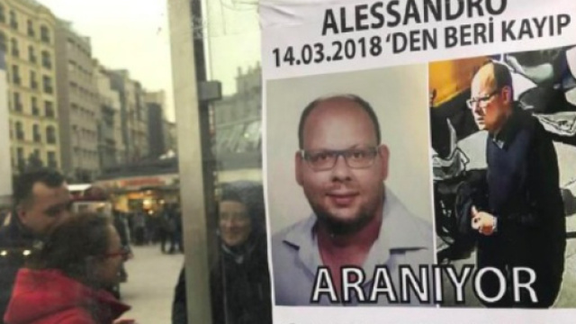 Le foto del povero Alessandro Fiori che tappezzavano i muri di Istanbul