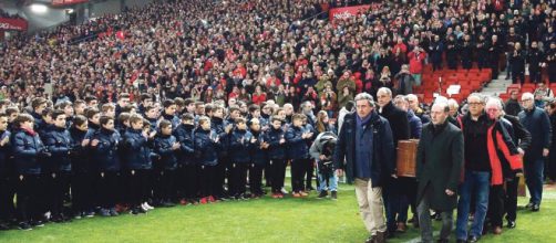 Emocionado adi&oacute;s a Quini en El Molin&oacute;n