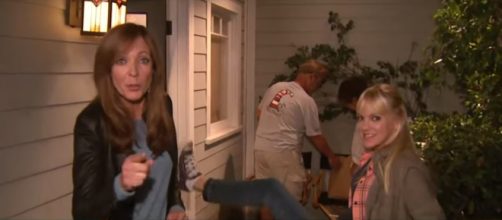 On Set with Allison Janney and Anna Faris at &lsquo;Mom,&rsquo; TV's Most Improved Comedy- Image- Entertainment Tonight | Youtube