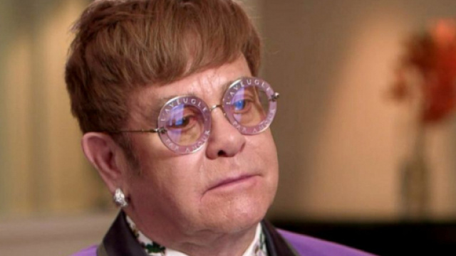 Elton John ha interrotto il concerto a causa di un fan
