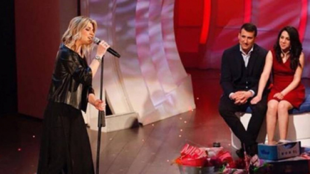 Emma Marrone si commuove a C'&egrave; posta per te.