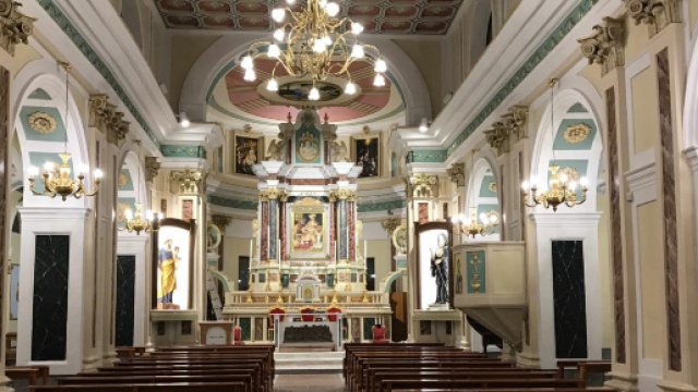 Interno del Santuario della Madonna della Neve a Zungri