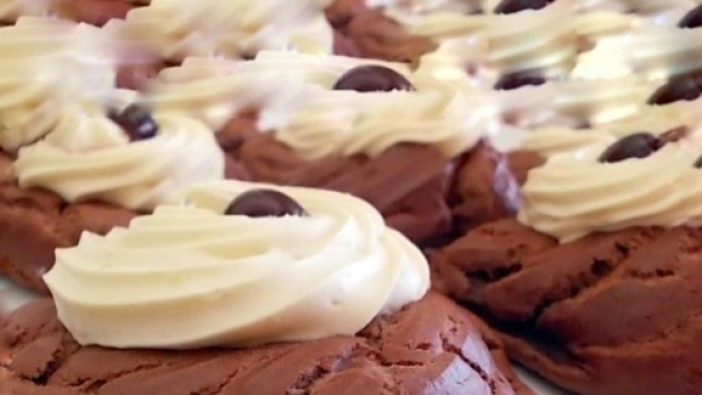Zeppole al cacao con crema alla ricotta (foto by http://babbdolcbabb.blogspot.it/2014/03/zeppole-di-pasta-choux-al-cacao-cotte.html?m=0