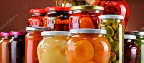 Frascos con mermeladas compotas de frutas y verduras en escabeche ... - depositphotos.com