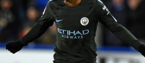 Pep Guardiola dice que Manchester City debe mantener a Raheem Sterling