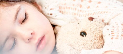 When you're miles from your nice warm bed, here are some tips to rest your pretty head [Snapwire/Pexels]