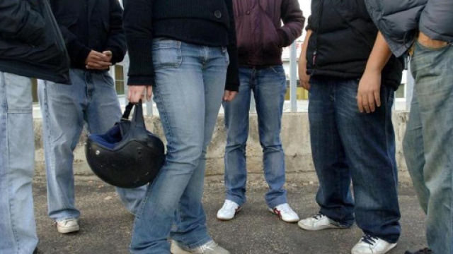 Bullismo a scuola: professoressa legata e presa a calci. Classe ... - lastampa.it